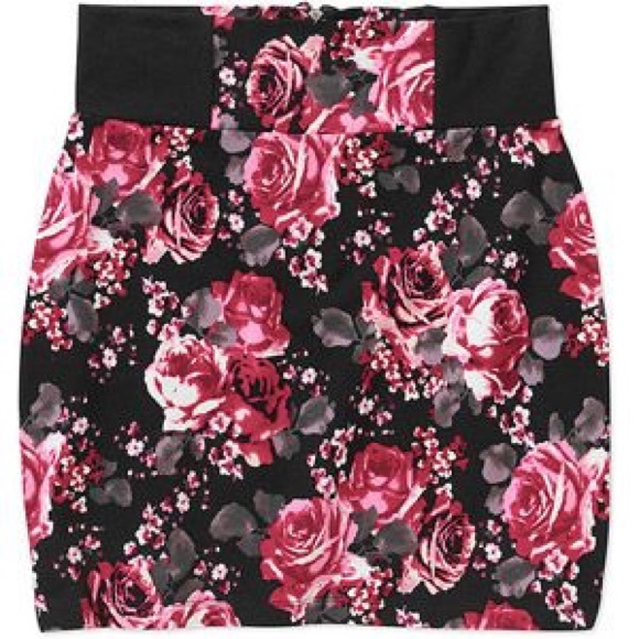 ✨🛍🎀2 Bodycon Skirts🎀🛍✨ - Picture 5 of 5